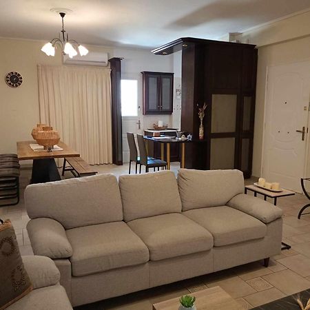 Comfortable Apartment In Kiato ภายนอก รูปภาพ